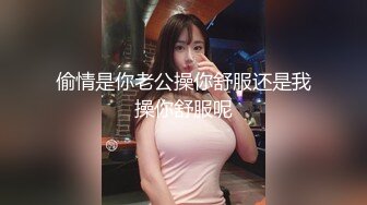 漂亮好身材妹子约到家里脱光光趴在腿上看视频这好性福啊