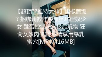 变态狂偷拍人妻裙底