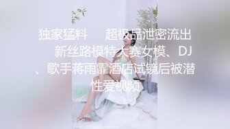 年轻嫩嫩小美女穿着开档白丝挑逗肉棒蠢蠢欲动沸腾