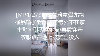 老婆贪婪的舔着我的鸡巴，并让我精液射满了她的嘴巴