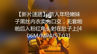 变态偷窥狂房东门缝下偷窥身材不错的女租客纹身少女洗澡换衣全过程