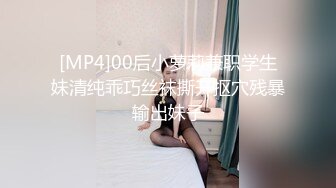 [MP4/ 660M]&nbsp;&nbsp;蒙面大哥大早上双飞两个极品骚浪贱，露脸骚逼让大哥轮草抽插，阳台上爆草蹂躏窗帘都不拉好刺激