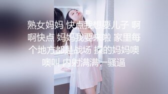 某服装城试衣间偷窥美女换衣服