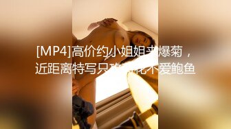 眉心有颗痣的韵味美少妇，美胸丰满乳晕很粉，道具自慰騒穴不停在阴道口摩擦表情呻吟太销魂享受极了