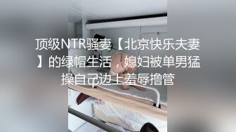 几个猥琐摄影师 迷翻内衣模特多角度 各种姿势轮流操