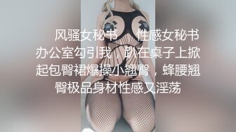 YC商场抄底白裙红趾甲绝色靓妹??蕾丝透明内夹腚沟里前面全是毛