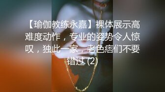 胖小伙和自己漂亮的制服女友露脸无套啪啪，姿势很多，相互69舔逼最后内射