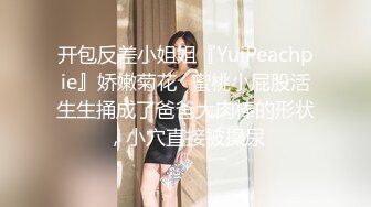 渣男趁着女友上班和女友的闺蜜在出租屋偷情这女的真是骚一边吃屌一边玩手机