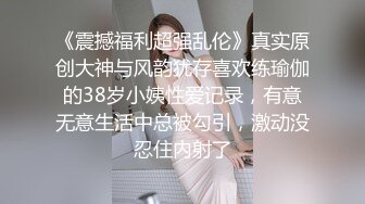 巨乳大奶寂寞少妇会喷水，真他妈骚呀，看得我本来不硬的，看完龟头都充血，叫床声淫荡的要死！