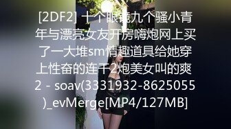 监控破解偷窥老公不在家一个人洗完澡光着身子的少妇