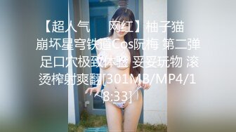 绝对熟女道具自慰插嘴，再插穴，特写紧致小穴，十分粉嫩