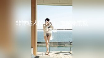 嫩模丝丝坐在沙发上玩逼拍写真被摄影师和导演肆意玩弄