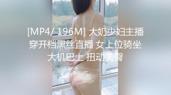 商场女厕全景偷拍 可爱美女的干净小鲍鱼