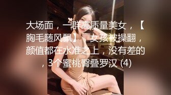 小虎牙甜美清纯妹妹，在家发骚玩跳蛋，震动粉嫩小穴，抬起双腿塞入，低低呻吟，闭眼享受