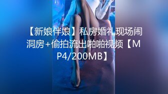 商场女厕全景偷拍15位妆容,精致的小姐姐