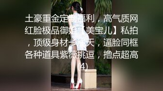 黑丝露脸极品萝莉小少妇激情大秀3P被两个大哥玩弄抽插，口交大鸡巴让大哥压在身下无套爆草射逼上，精彩刺激