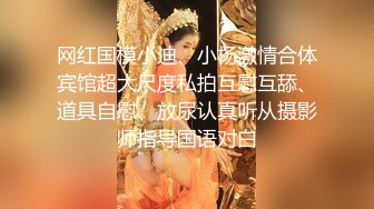 印象足拍的甜美女神穿着牛仔裤裸足足交  两人如胶似恩爱似情侣女友效果拉满  最后心满意撸射在玉足上