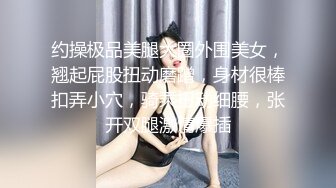 极品CP✅魔手》疯狂大胆坑神躲进商场女_厕独占一个坑位隔板缝中偸_拍各种B形妹子方便▲极限特写镜头快要碰到B了 (2)