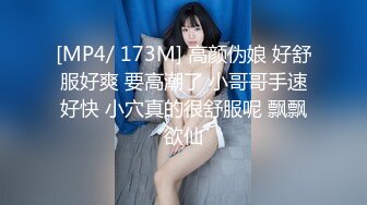 真实！绿帽男带老婆宾馆3p