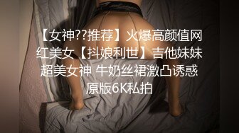 可爱新人妹子露脸卧室中露脸掰穴自慰，阴毛浓密原生态透明情趣内衣阴道口很小很紧致