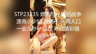 -餐厅女厕偷拍连衣裙美少妇把粑粑拉到了内裤不能穿了