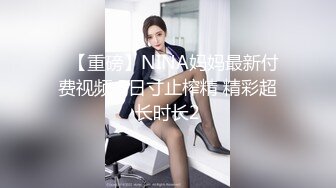 抄底腿長130牛仔短裙美女,紅心粉內內更風騷誘人