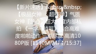 淫荡反差小女仆极品美少女穿上可爱女仆装服务金主爸爸，振动棒紫薇爽的尿屁不停，娇小身材被爸爸抓紧双手后入