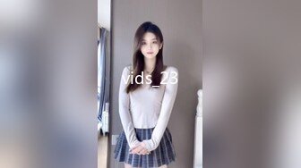 黑丝长髮美少女 在床上一点害骚都没有真会玩