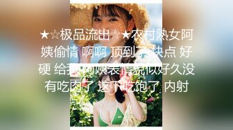 白嫩丰满人妖单车牛仔热裤扭动屁股诱惑进屋撸管舔屌毒龙掰开屁股就是操射了一脸