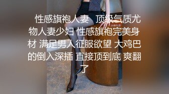 长得超漂亮的文艺范年轻小美女和老公一起酒店约网友玩群交