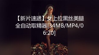 夜晚逛街眼前一亮，碰上两位青春大美女，美腿打十分 脸型打9.8分，紧跟着她们上厕所，拍下这两个阴穴 捡到宝啦！